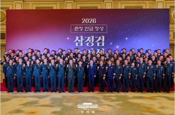 이재명 대통령, 준장 진급 장성 삼정검 수여 기사 이미지