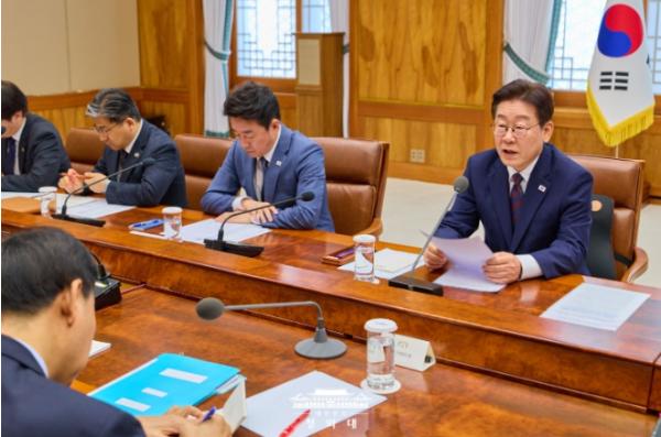 이 대통령 '최악 상황 염두 선제 대응…석유 최고가격제 신속 도입'