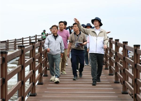 정명근 화성특례시장, ‘황금해안길’ 임시개통 전 최종 점검 지휘...“서해안 관광 지도 바꾼다” 기사 이미지